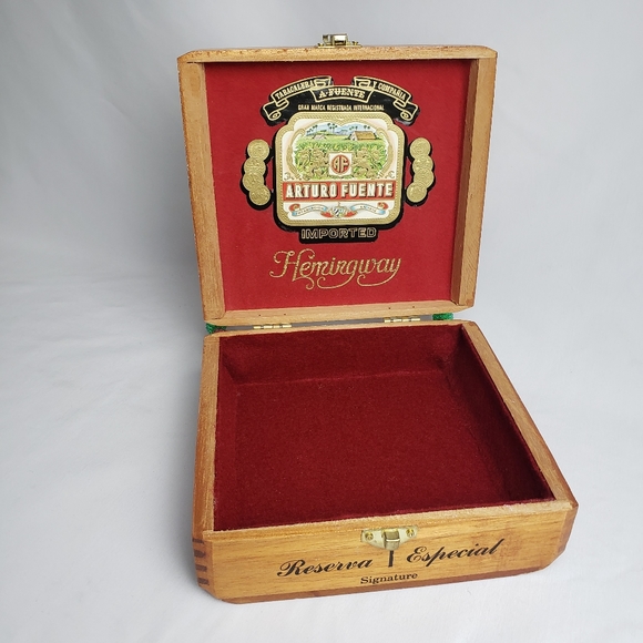 Vintage Hemingway Cigar Box Purse - Picture 3 of 8